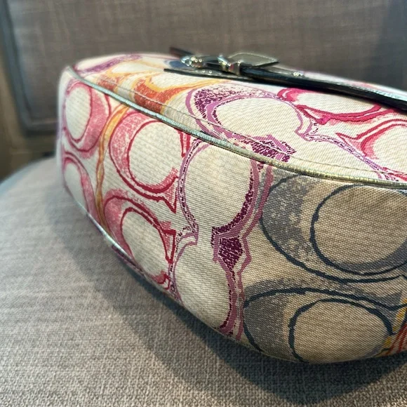 Coach multicolored pastel hobo shoulder bag/ crossbody. Style : 19020 - Picture 8 of 17